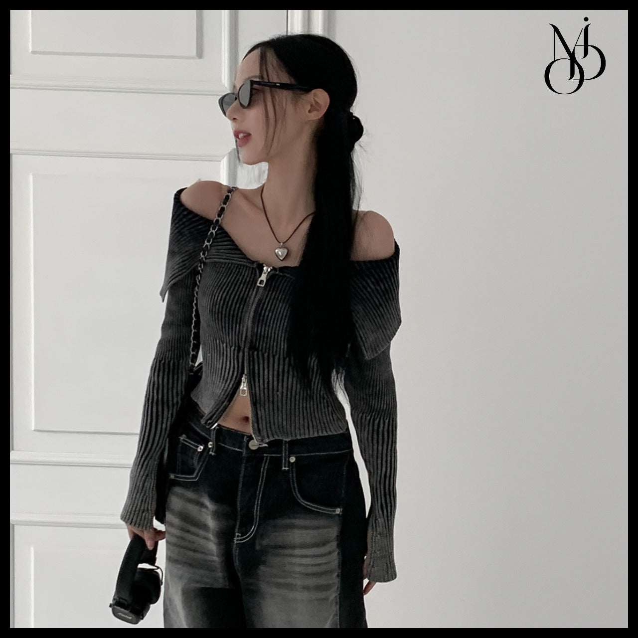 【MODIMOOD】Two-Tone Rib Collar Two-Way Off-Shoulder Knit