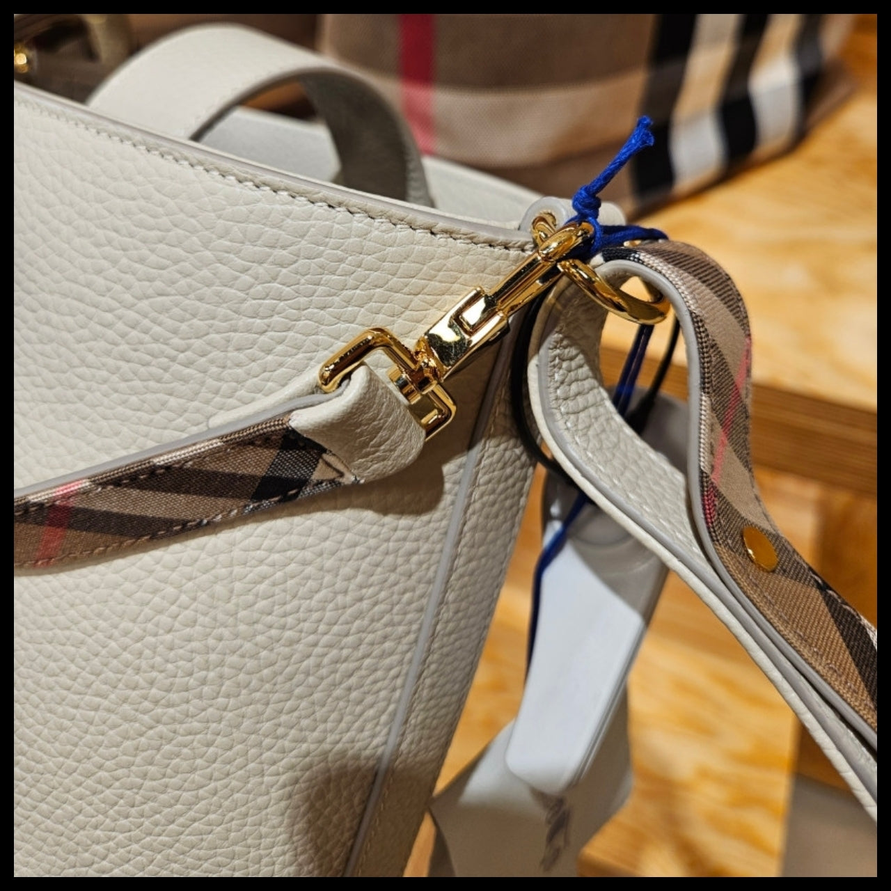 【Burberry】25SS Check Strap Grain Leather Bucket Tote