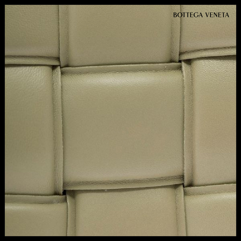 【BOTTEGA VENETA】Padded Leather Cassette Bag Travertine