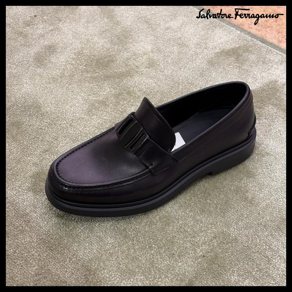 【FERRAGAMO】PLANO BUCKLE LEATHER LOAFERS BLACK