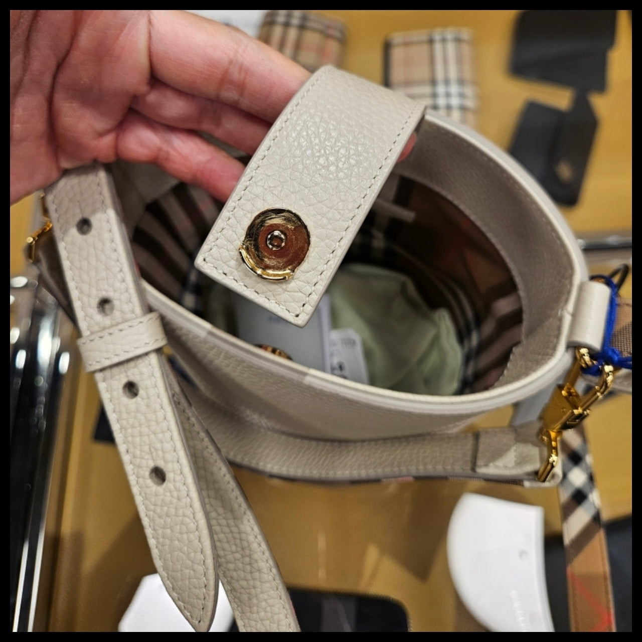 【Burberry】25SS Check Strap Grain Leather Bucket Tote