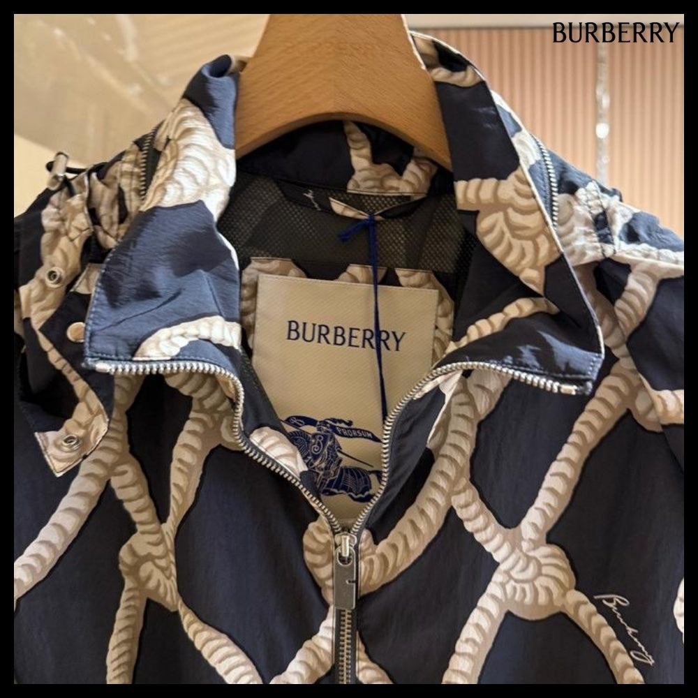 【Burberry】Knot Print Nylon Hooded Jacket Magnet