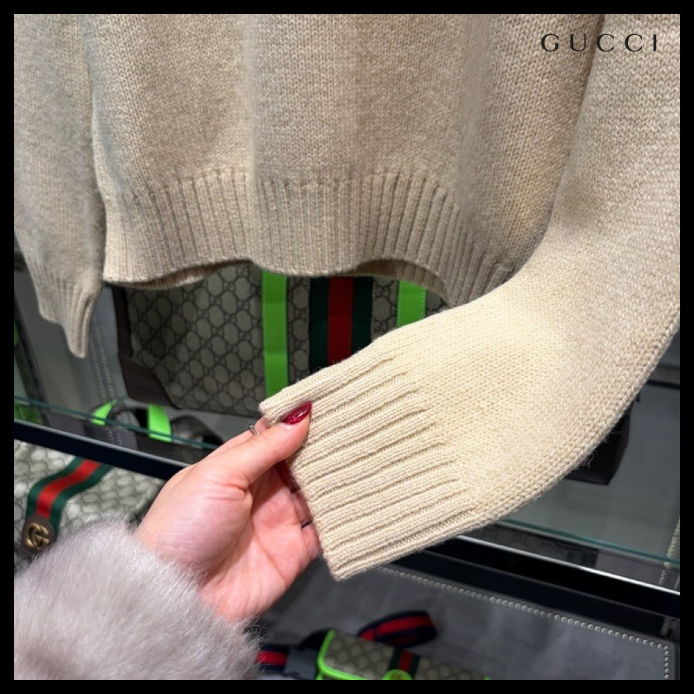 【GUCCI】Back Logo Embroidered Wool Crewneck Knit Butter