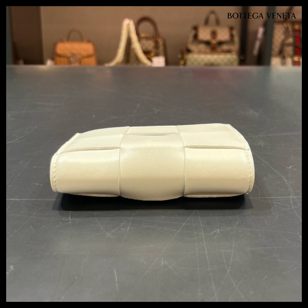 【BOTTEGA VENETA】INTRECCIATO LEATHER BI-FOLD WALLET