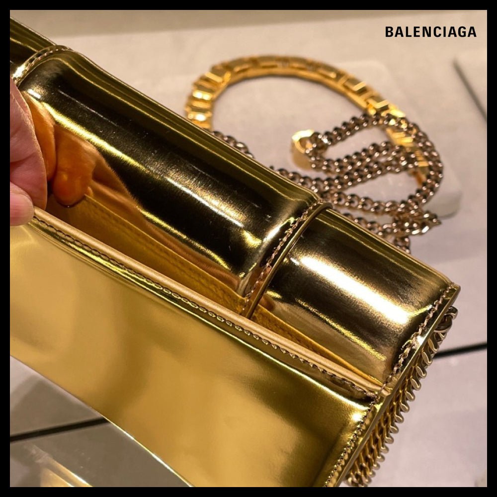 【BALENCIAGA】Hourglass Wallet on Chain Mirror Effect Gold