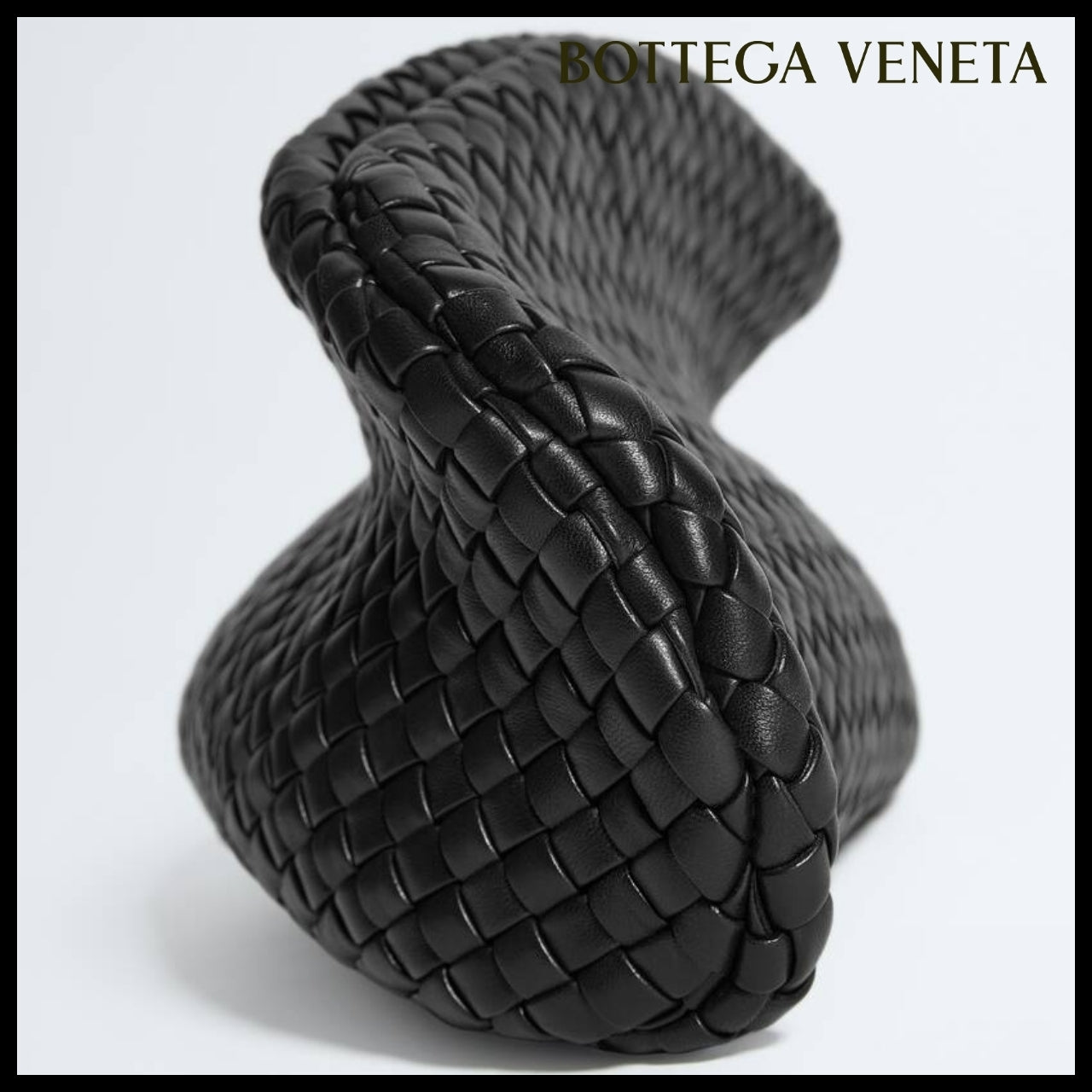 【【韓国百貨店 BOTTEGA VENETA】Onda Clutch Bag Black