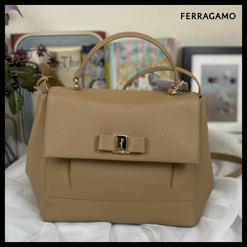 【FERRAGAMO】GOLD VARA BOW RIBBON CARRIE O TOTE BAG CAMEL
