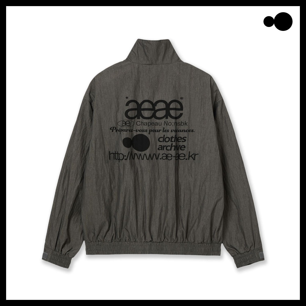 【AEAE】WEB ロゴ チーム ジャケット ピグメント チャコール