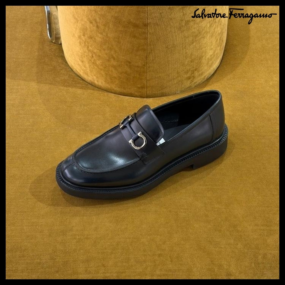 【FERRAGAMO】GLOBO DOUBLE GANCINI LEATHER LOAFERS NAVY