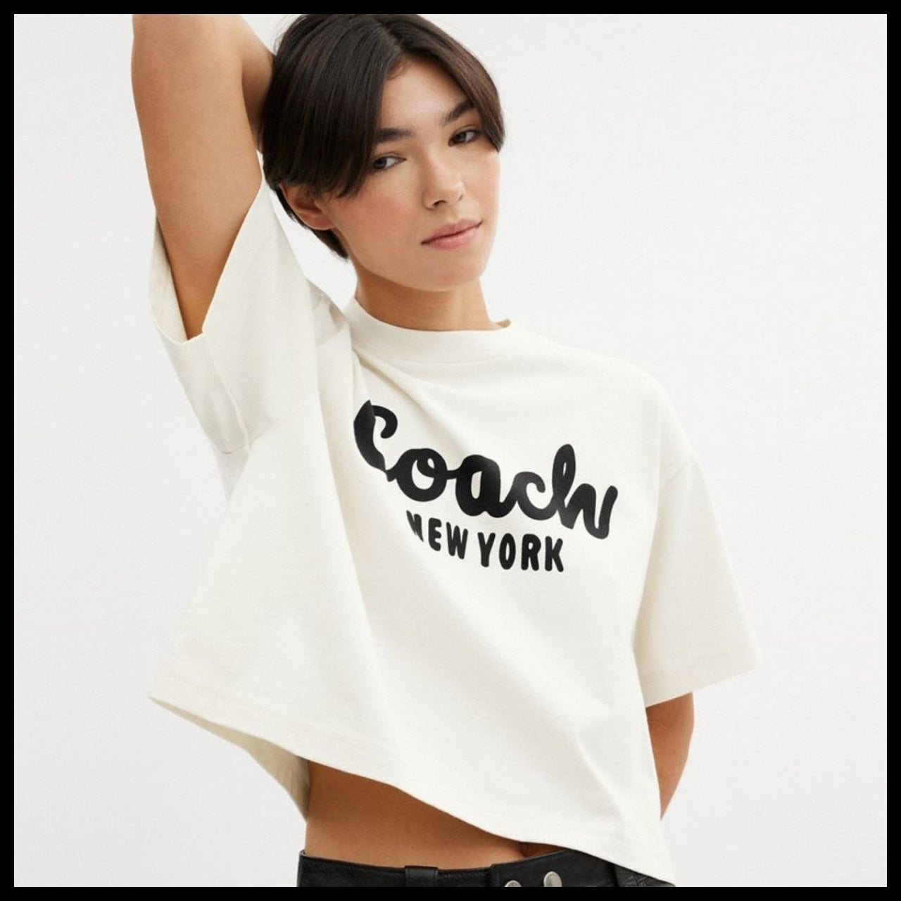 【Coach】Cursive Signature Cropped T-Shirt