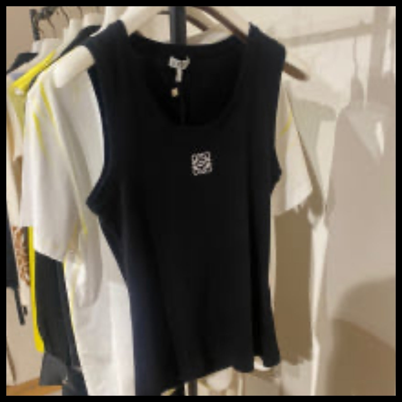 【LOEWE】Anagram Embroidered Logo Sleeveless Crop Top