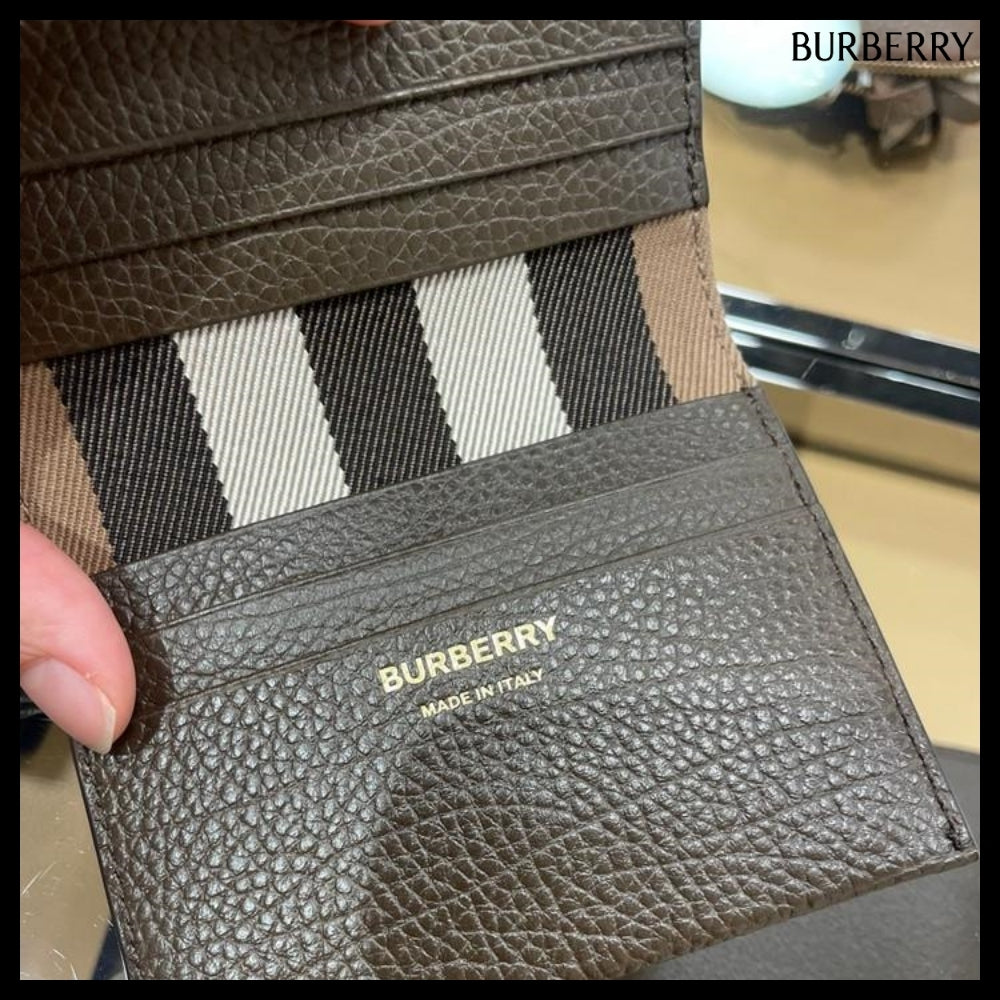 【Burberry】EDIE Grain Leather Bifold Card Holder EbonyBrown
