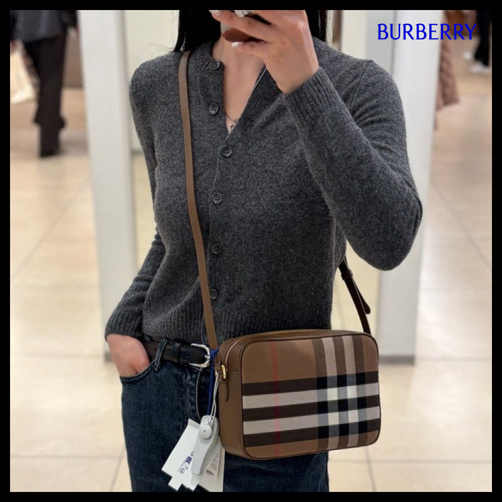 【Burberry】New House Check Leather Large Camera Bag Earth