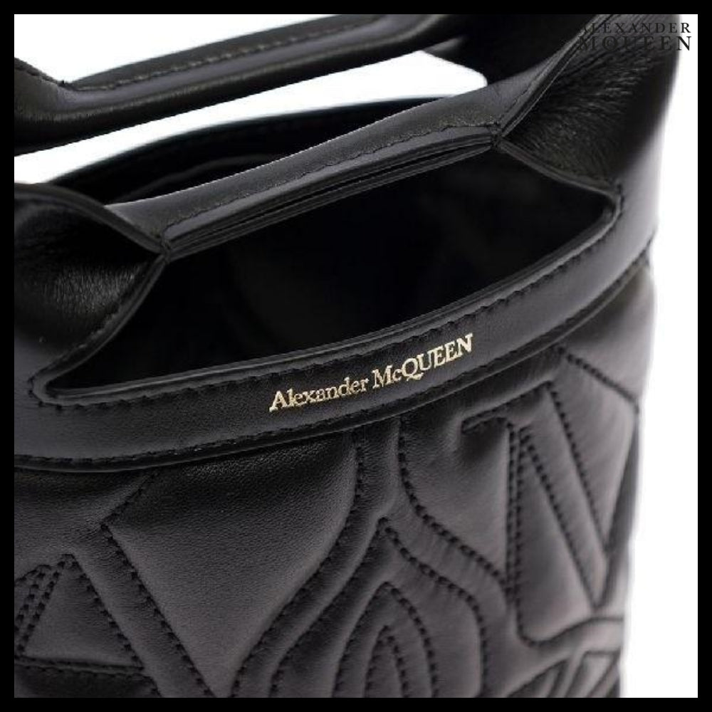 【Alexander Mcqueen】Logo Embossed Bow Chain Bag Black