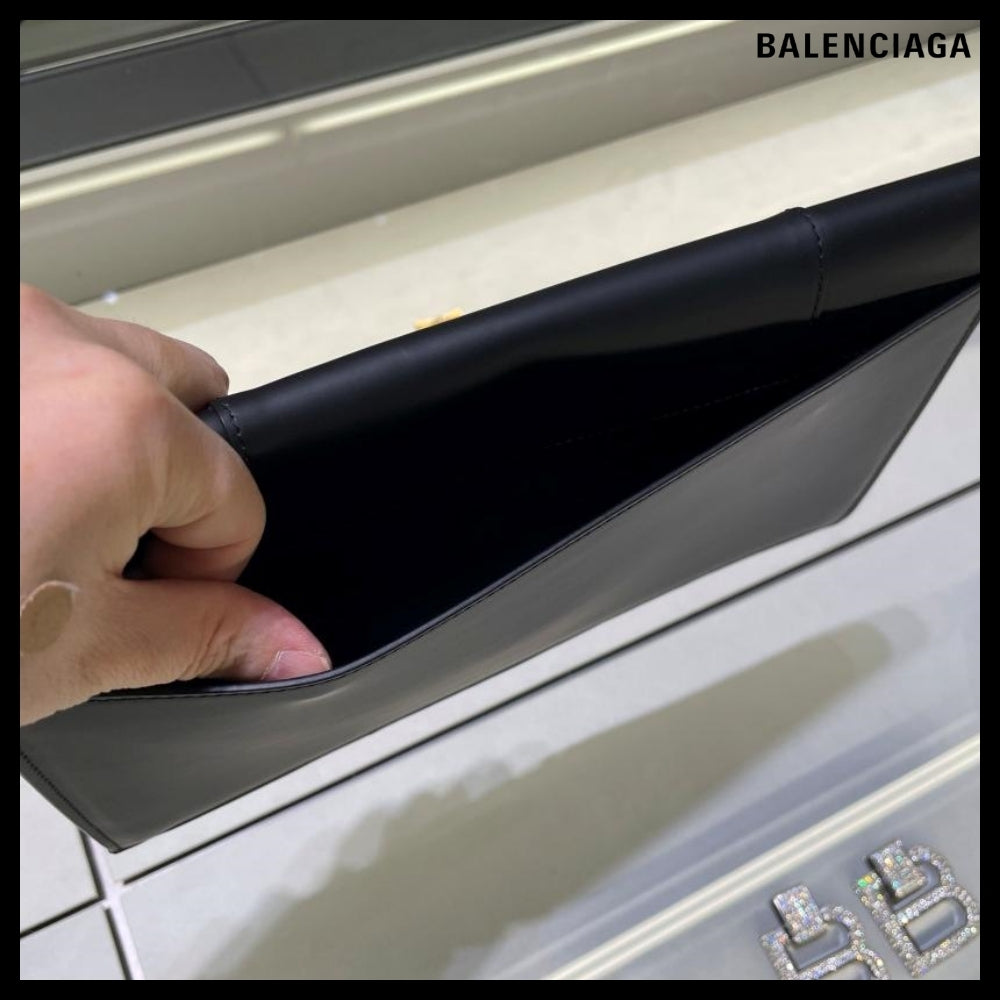 【BALENCIAGA】Hourglass B-Logo Matte Gummy Calf Flap Clutch
