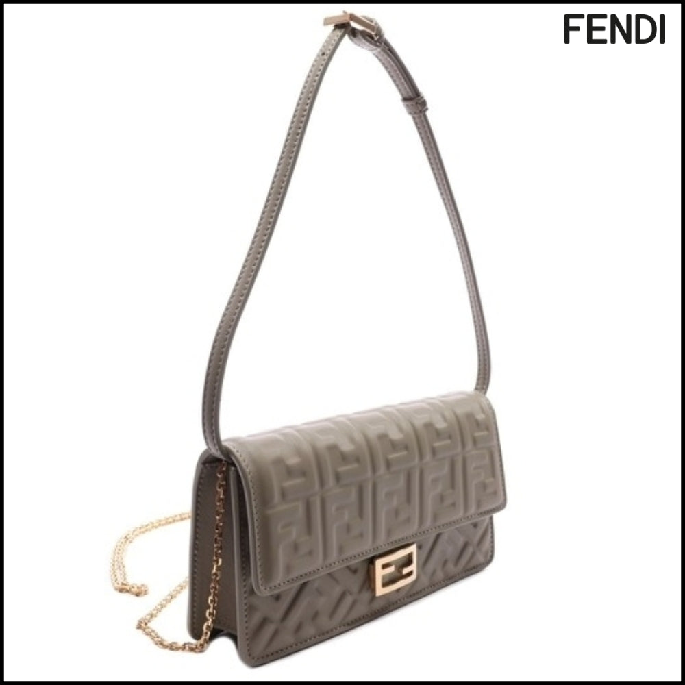 【FENDI】Baguette Chain Wallet F0E65