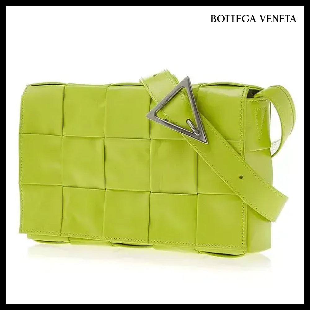 【BOTTEGA VENETA】Men's Small Cassette Bag
