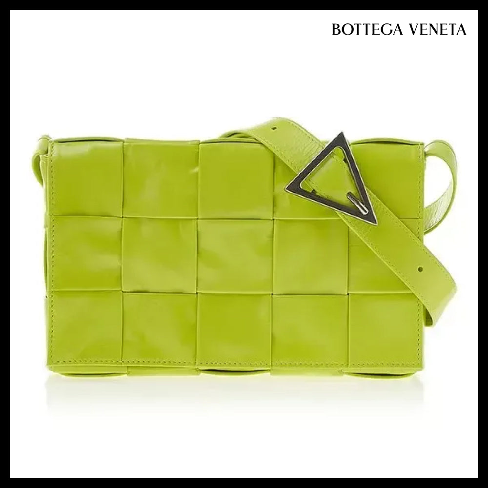 【BOTTEGA VENETA】Men's Small Cassette Bag