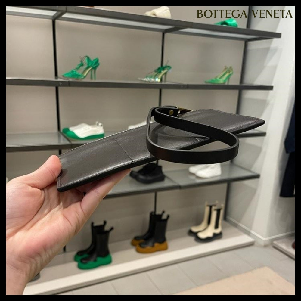 【BOTTEGA VENETA】Intreccio Nappa Calf Strap Pouch Fondant
