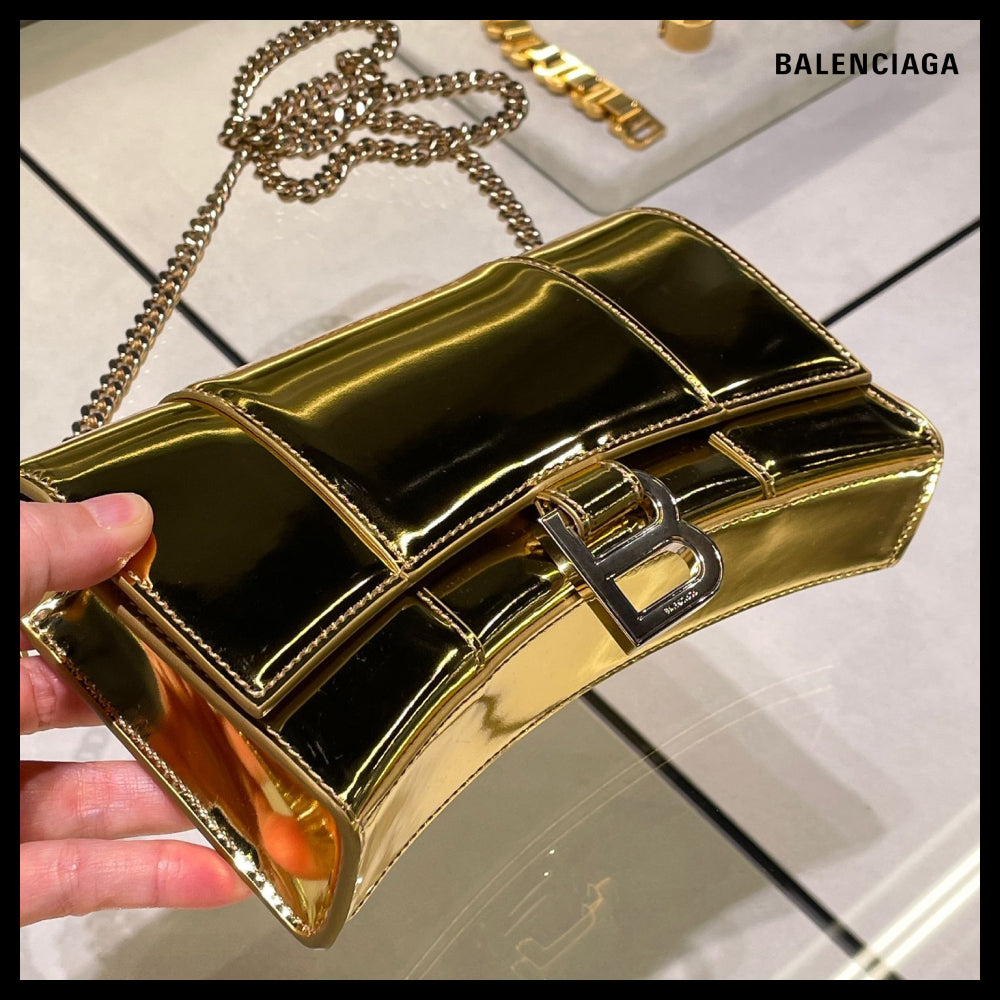 【BALENCIAGA】Hourglass Wallet on Chain Mirror Effect Gold