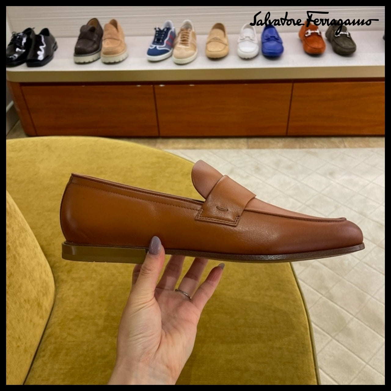 【FERRAGAMO】CRYSTAL GANCINI ORNAMENT LEATHER LOAFERS COGNAC