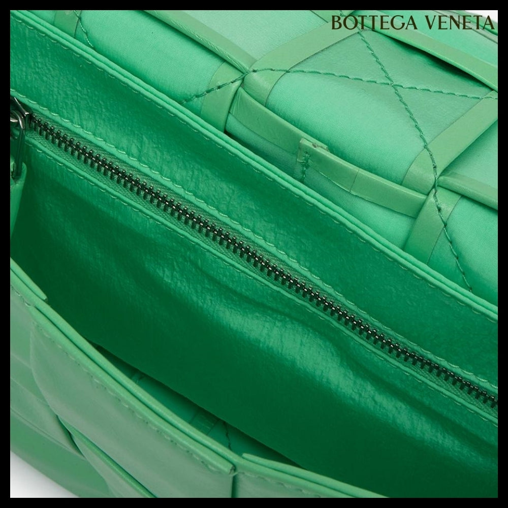【BOTTEGA VENETA】Leather Cassette Bag Fountain