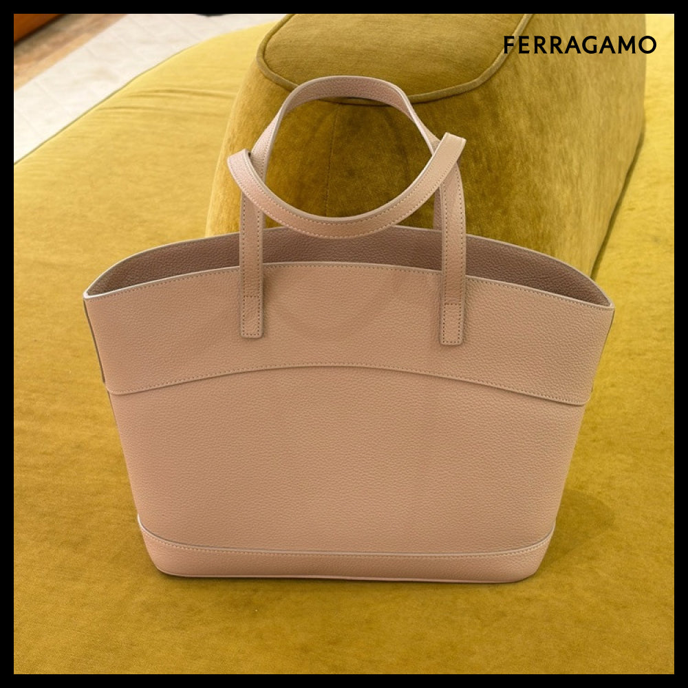 【FERRAGAMO】CHARM LOGO LEATHER MEDIUM TOTE BAG PINK BEIGE