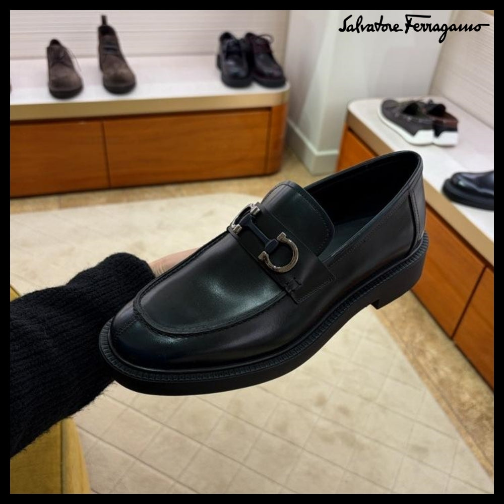 【FERRAGAMO】GLOBO DOUBLE GANCINI LEATHER LOAFERS NAVY