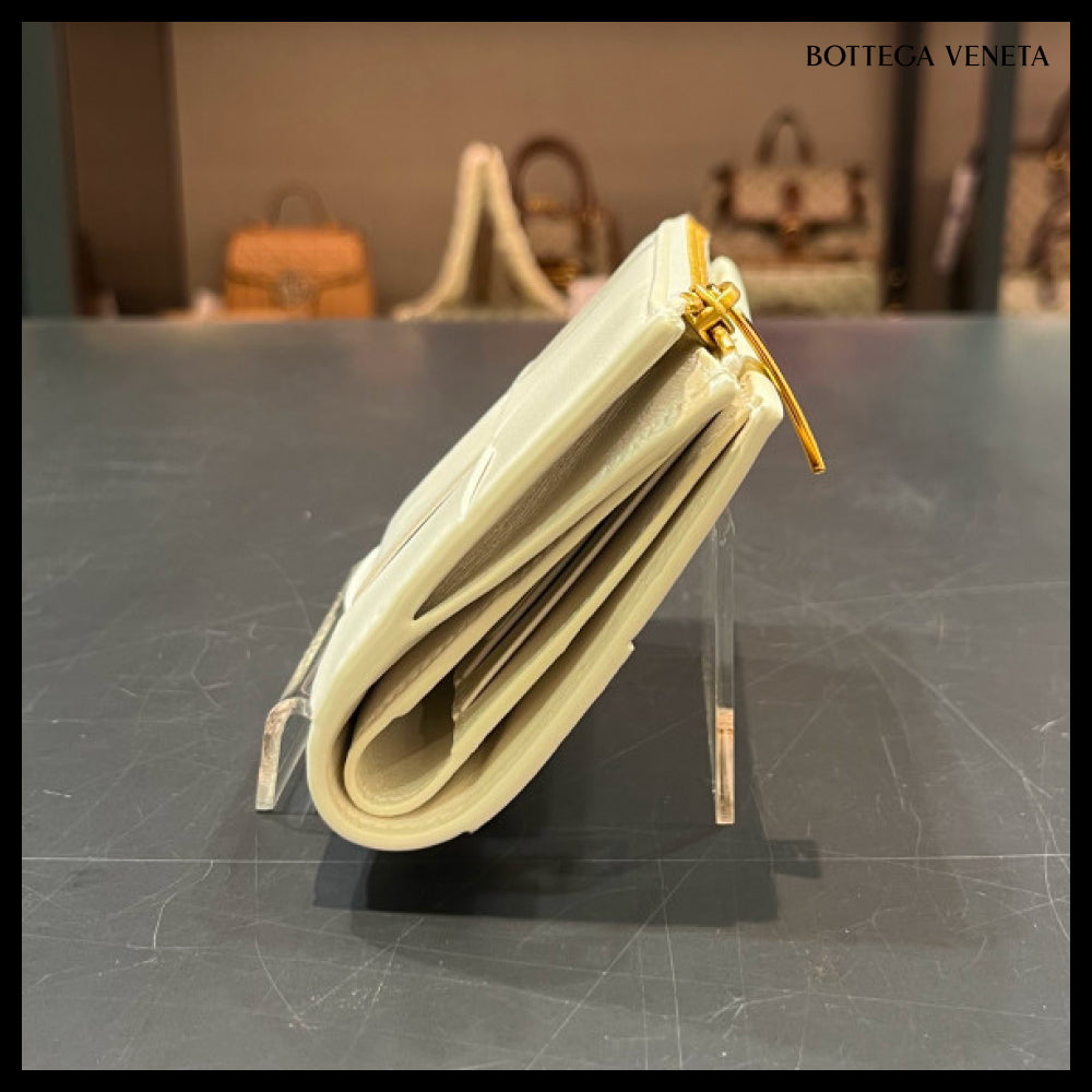 【BOTTEGA VENETA】INTRECCIATO LEATHER BI-FOLD WALLET
