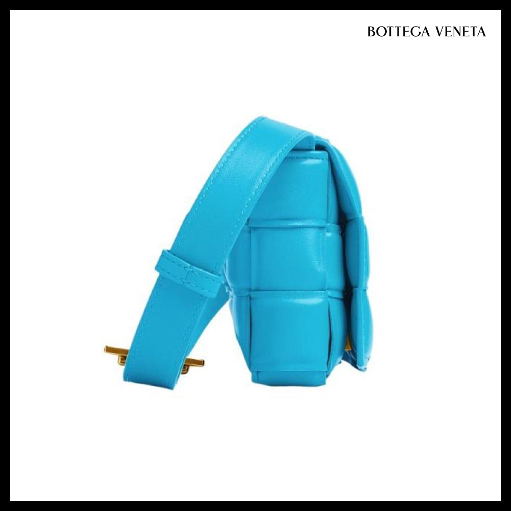 【BOTTEGA VENETA】Small Padded Cassette Bag Pool