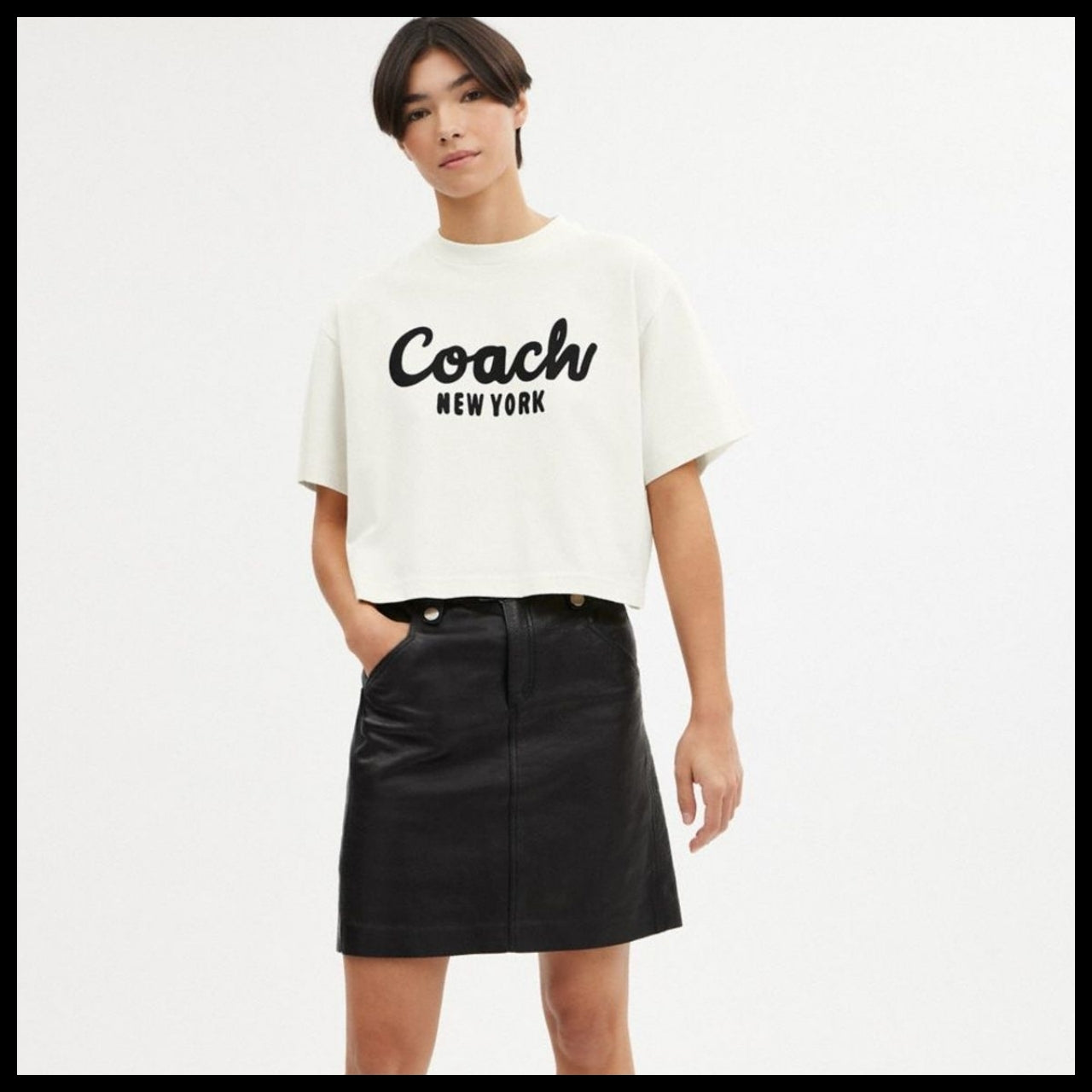 【Coach】Cursive Signature Cropped T-Shirt