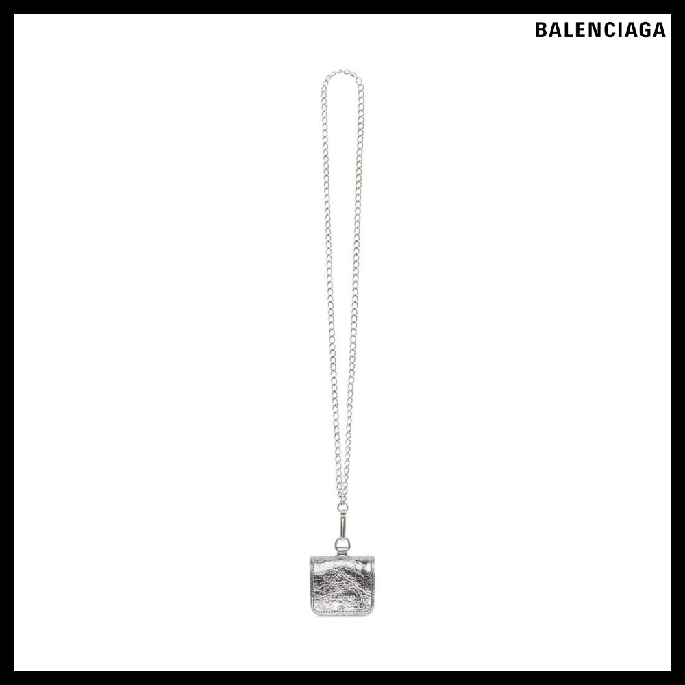 【BALENCIAGA】LE CAGOLE FLAP EARPODS WITH CHAIN METALLIZED