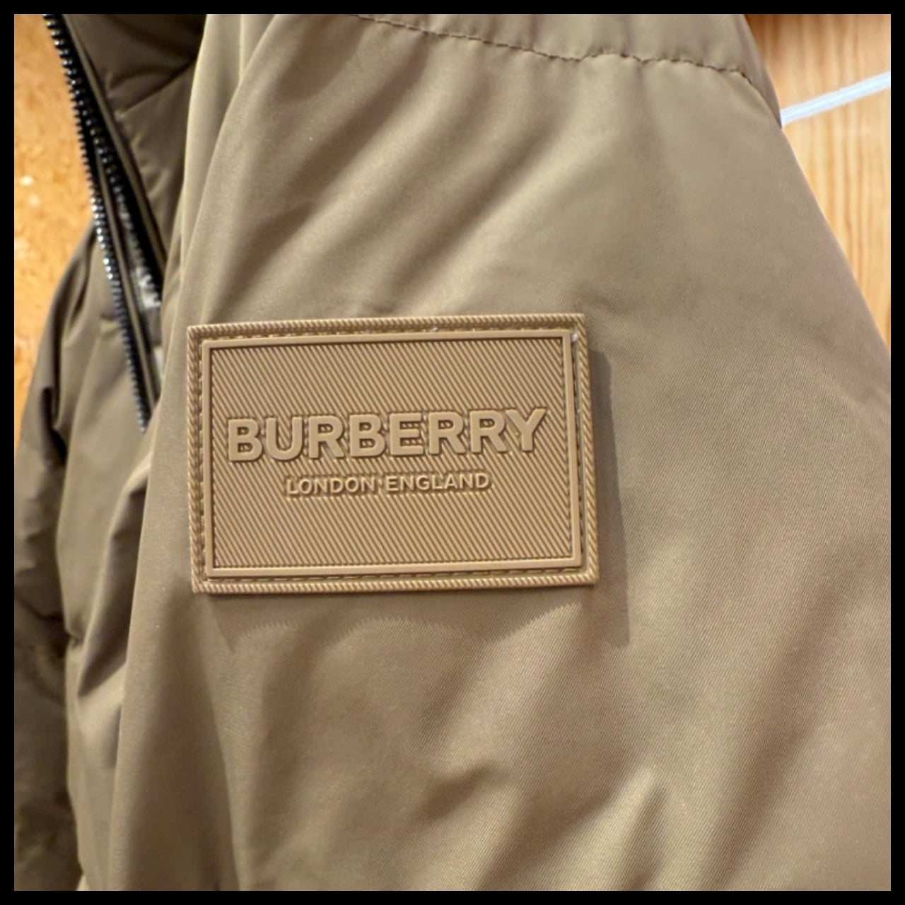 【BURBERRY】Iver House Check Reversible Duck Down Short