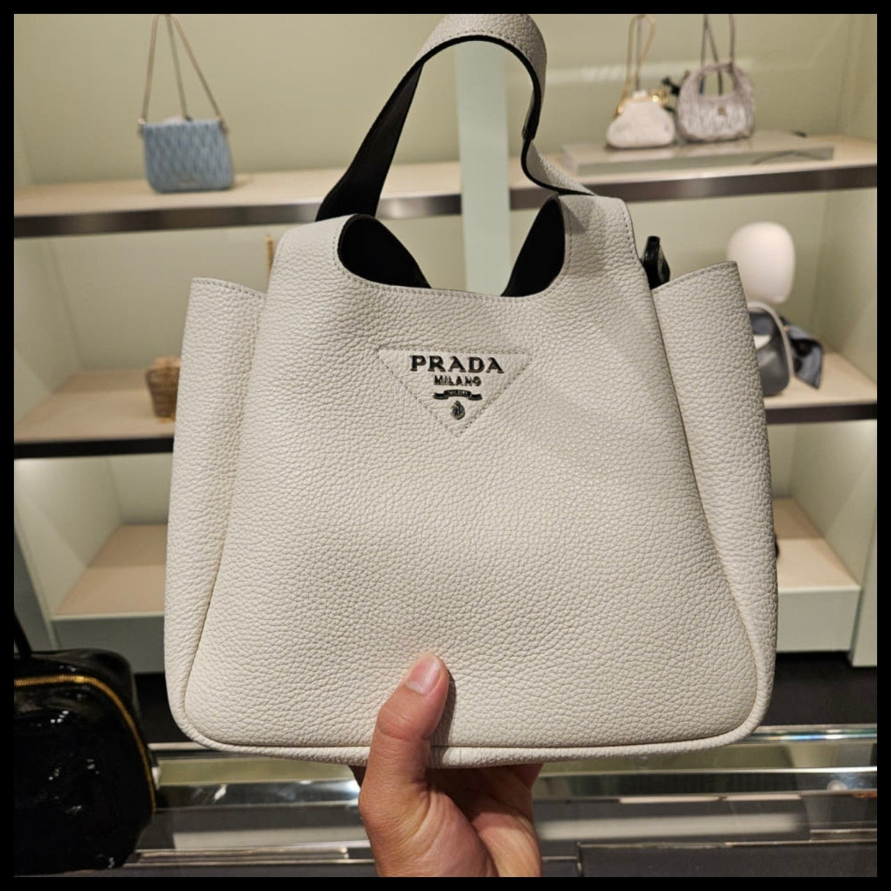 【PRADA】Sequsilver-tone logo daino leather tote bag white