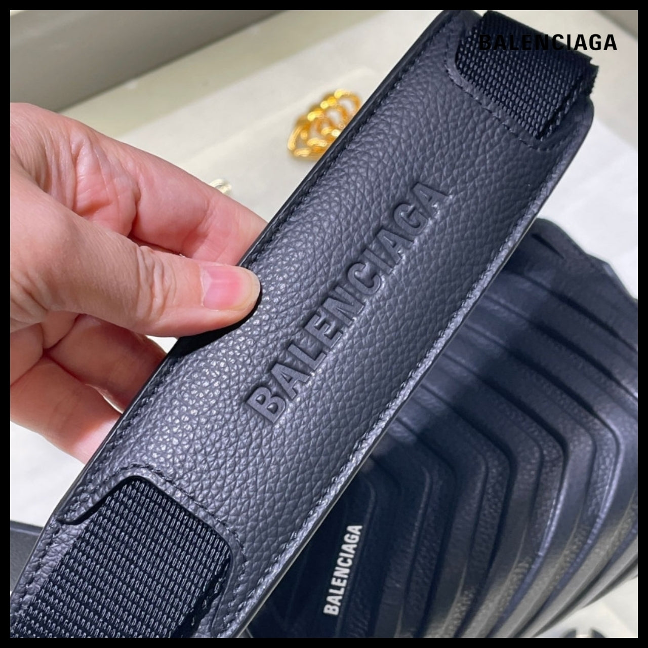 【BALENCIAGA】CAR Grained Leather Cross Camera Bag