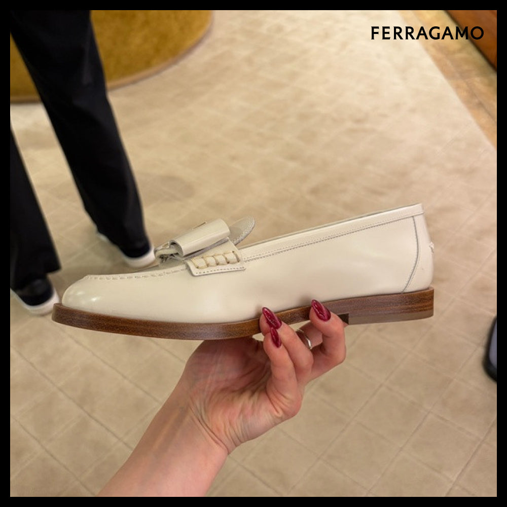 【FERRAGAMO】VIVALDO NEW VARA BOW LEATHER LOAFERS IVORY