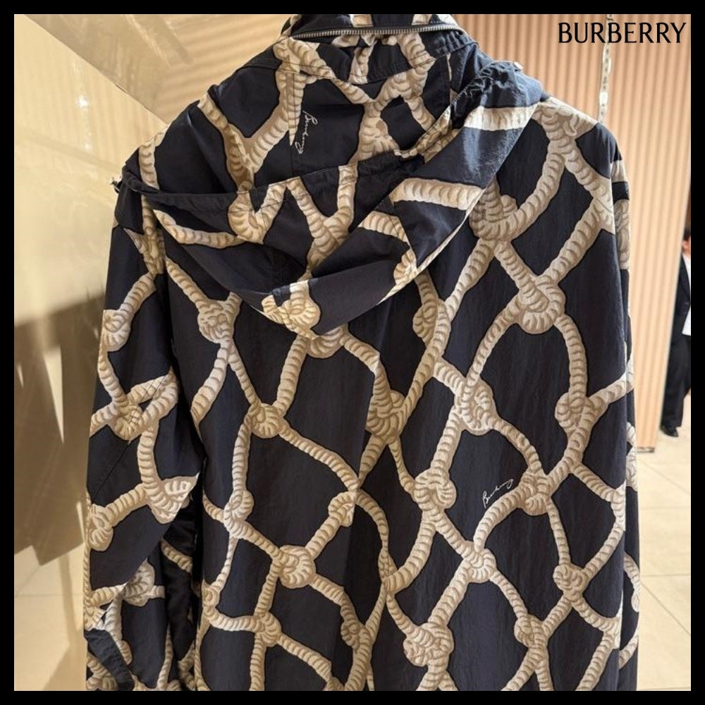 【Burberry】Knot Print Nylon Hooded Jacket Magnet