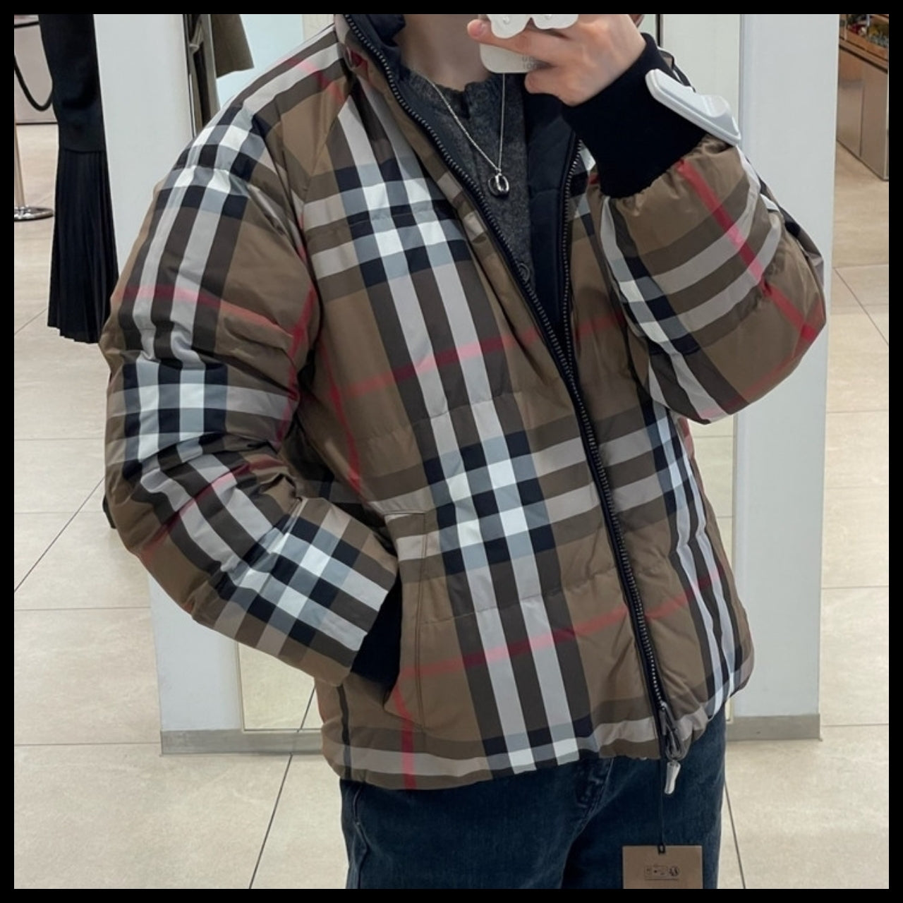 【BURBERRY】Iver House Check Reversible Duck Down Short