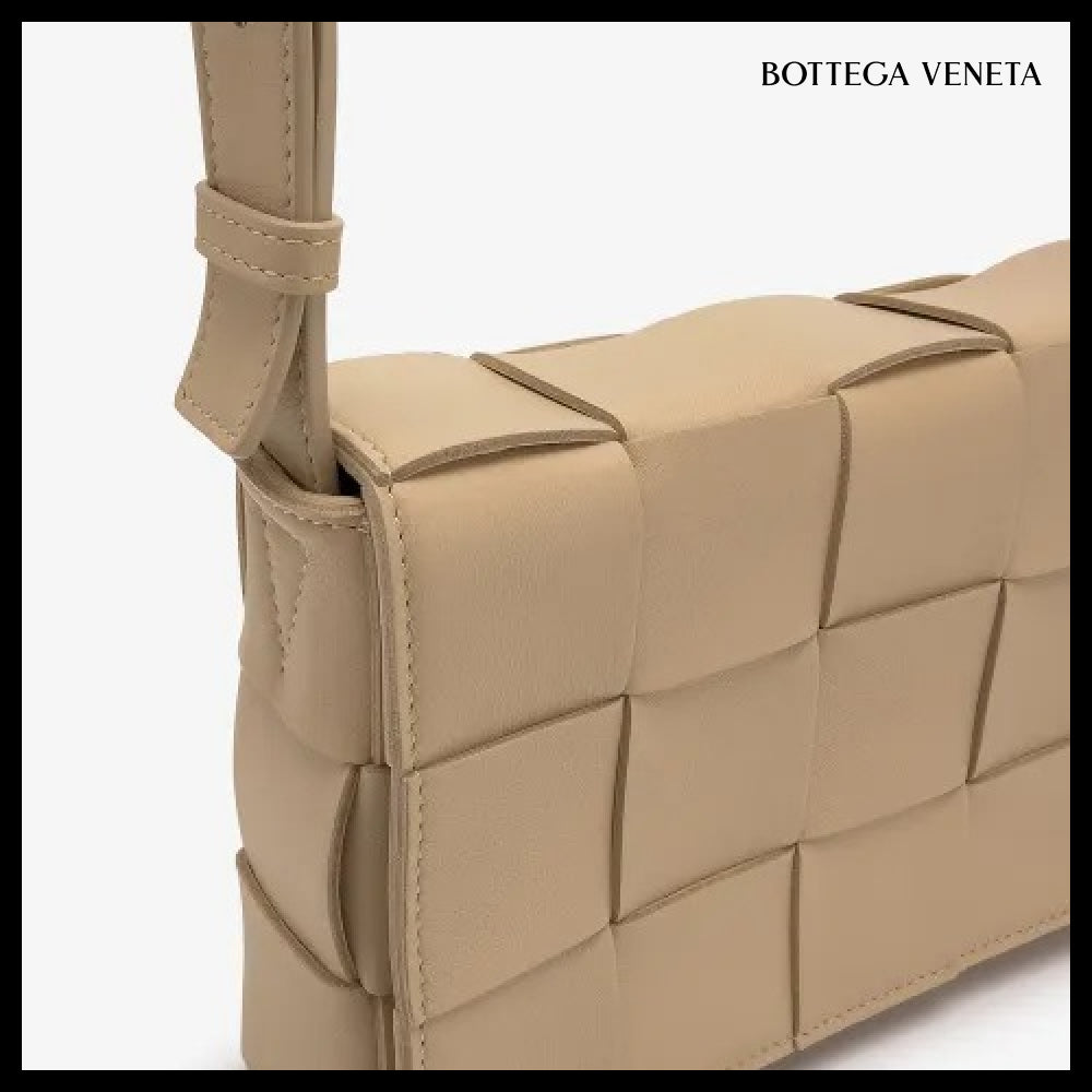 【BOTTEGA VENETA】Cassette Shoulder Crossbody Bag Forage