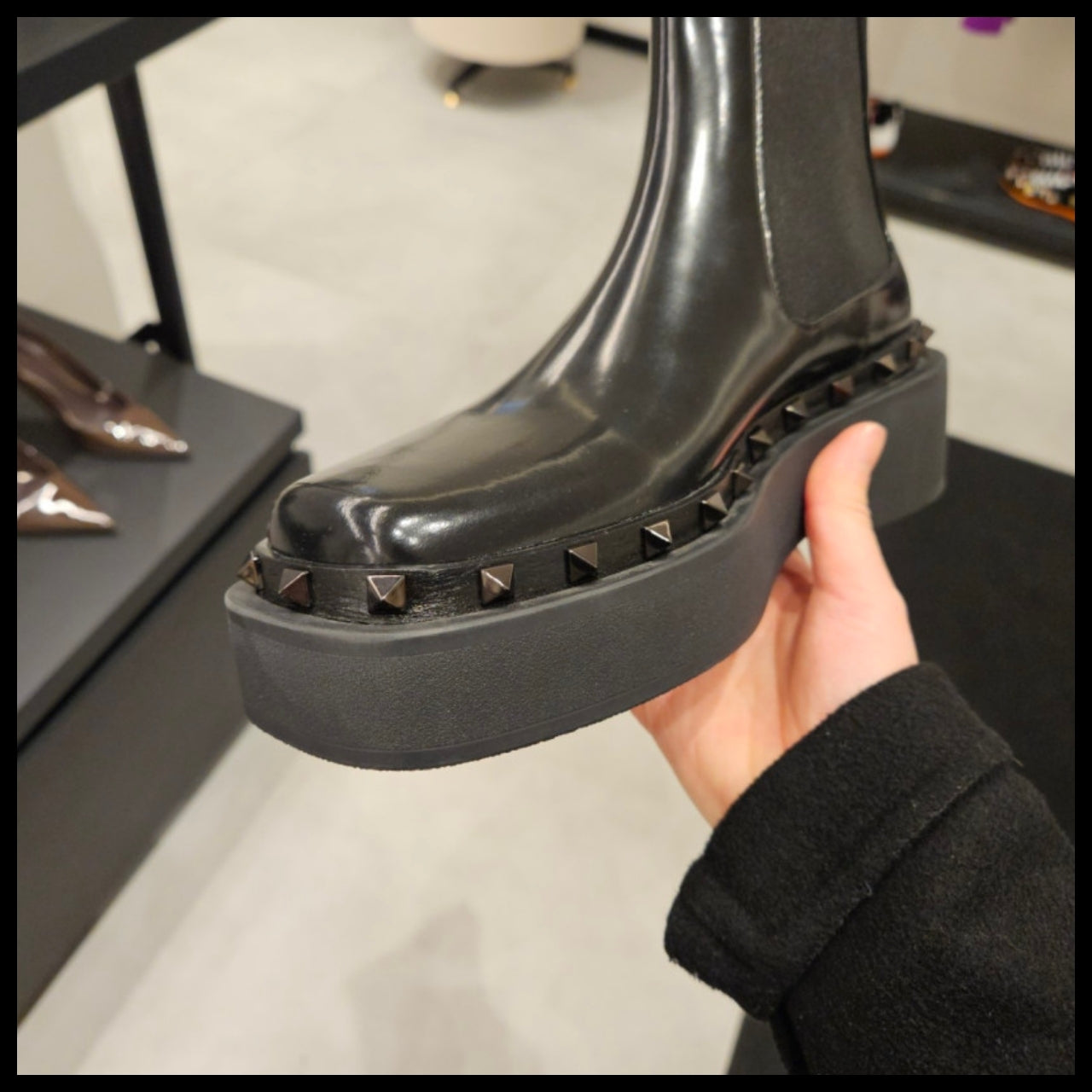 【Valentino】Women’s Rockstud leather Chelsea boots black
