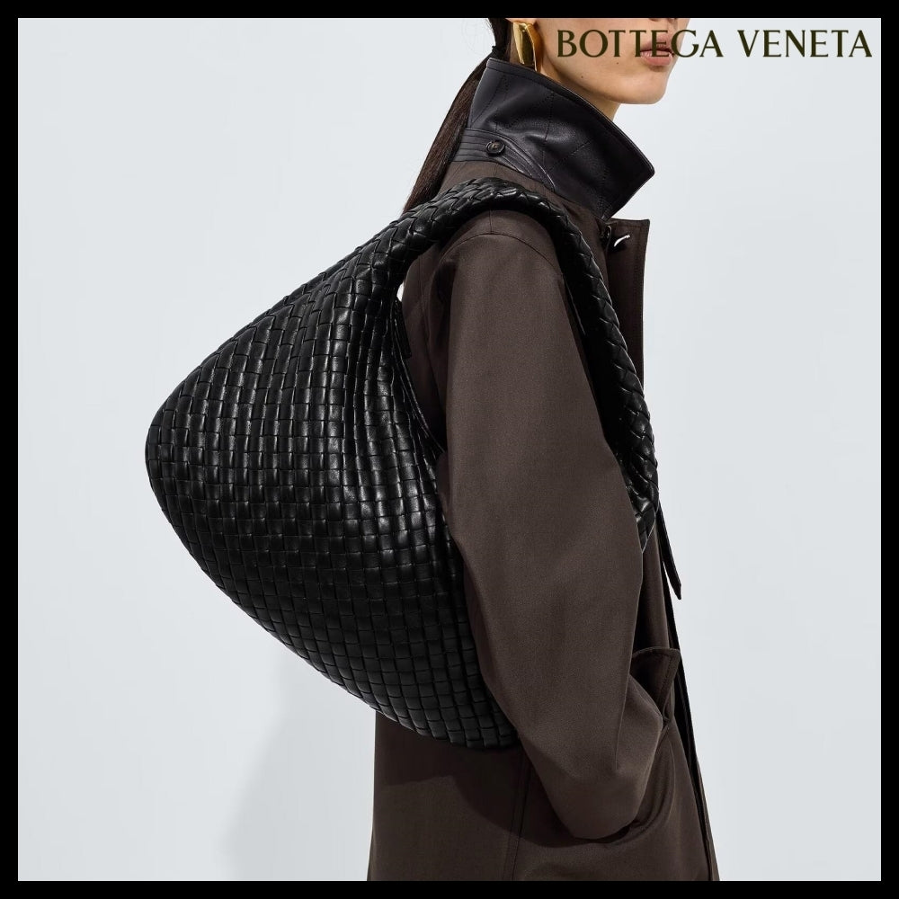 【韓国百貨店 BOTTEGA VENETA】Small Veneta Shoulder Bag Black