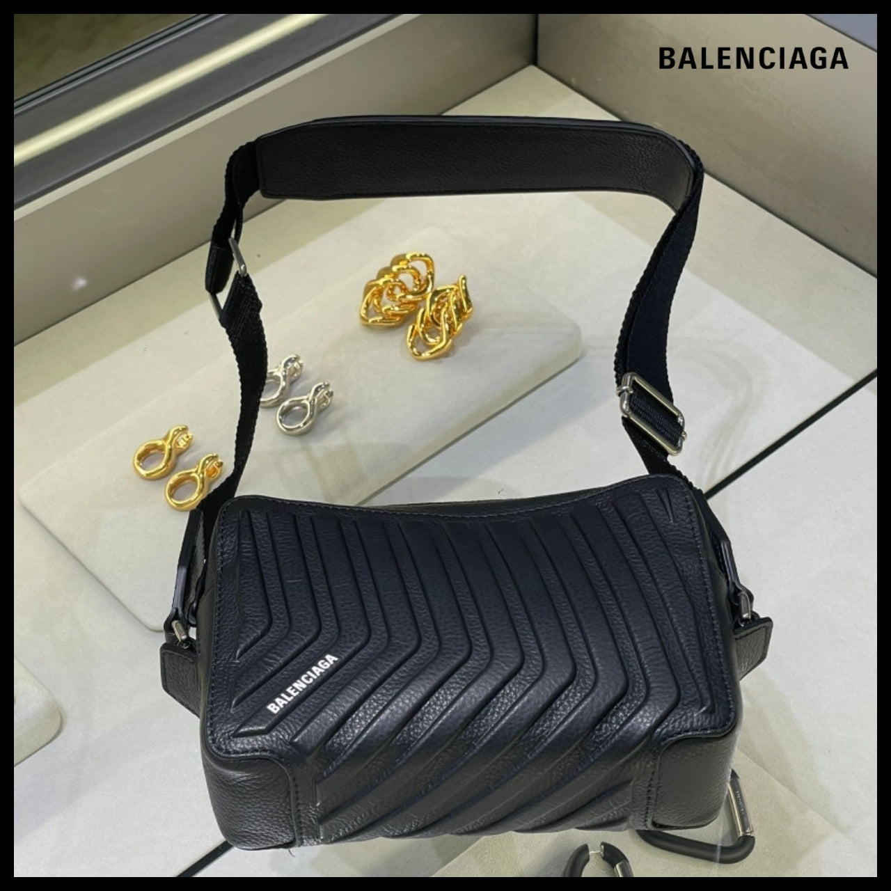 【BALENCIAGA】CAR Grained Leather Cross Camera Bag