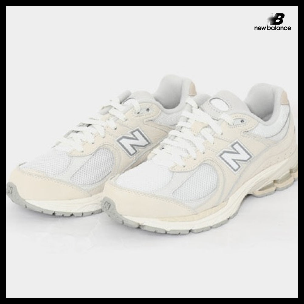 【New Balance】2002 ivory sneakers