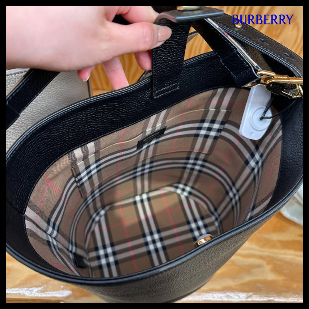 【Burberry】Grain Leather Medium Bucket Bag 2 Colors