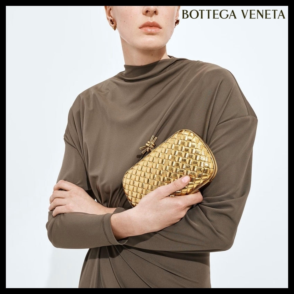 【韓国百貨店 BOTTEGA VENETA】Knot Clutch Bag Gold