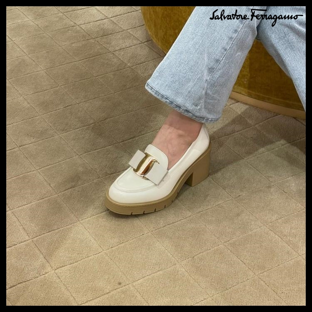 【FERRAGAMO】BENILDE VARA BOW LEATHER LOAFER HEELS WHITE