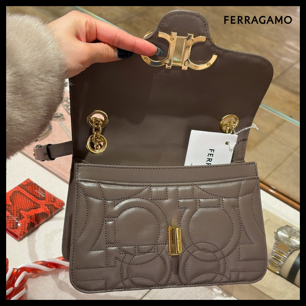 【FERRAGAMO】QUILTED CALF LEATHER CHAIN FLAP SHOULDER BAG