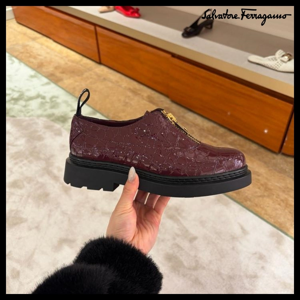 【FERRAGAMO】KAIA CROC PATTERN ZIPPER LOAFERS BURGUNDY