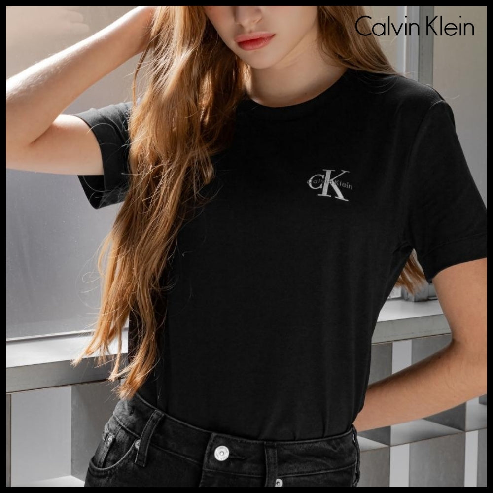 【Calvin Klein】Regular Fit Small Monogram Sleeve T-Shirt