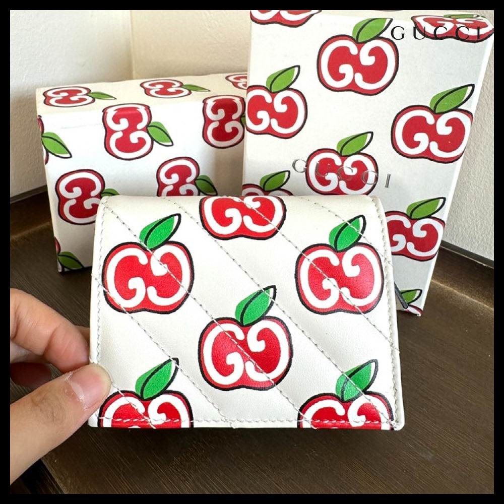 【GUCCI】GG Marmont Apple Print Quilted Coin Pocket Wallet